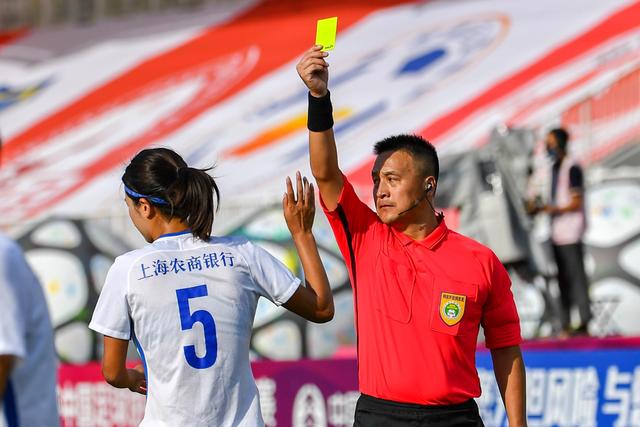 曼城主场发威，福登上演帽子戏法狠击雅典AEK